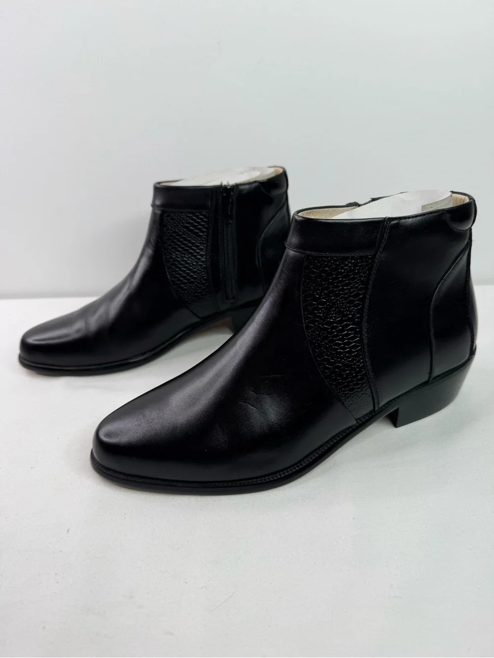 Elegante Leather Ankle Zipper Boots Made in Spain Size 7